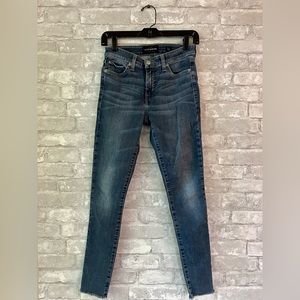 Lucky Brand skinny jeans! Lots of stretch, great fit.